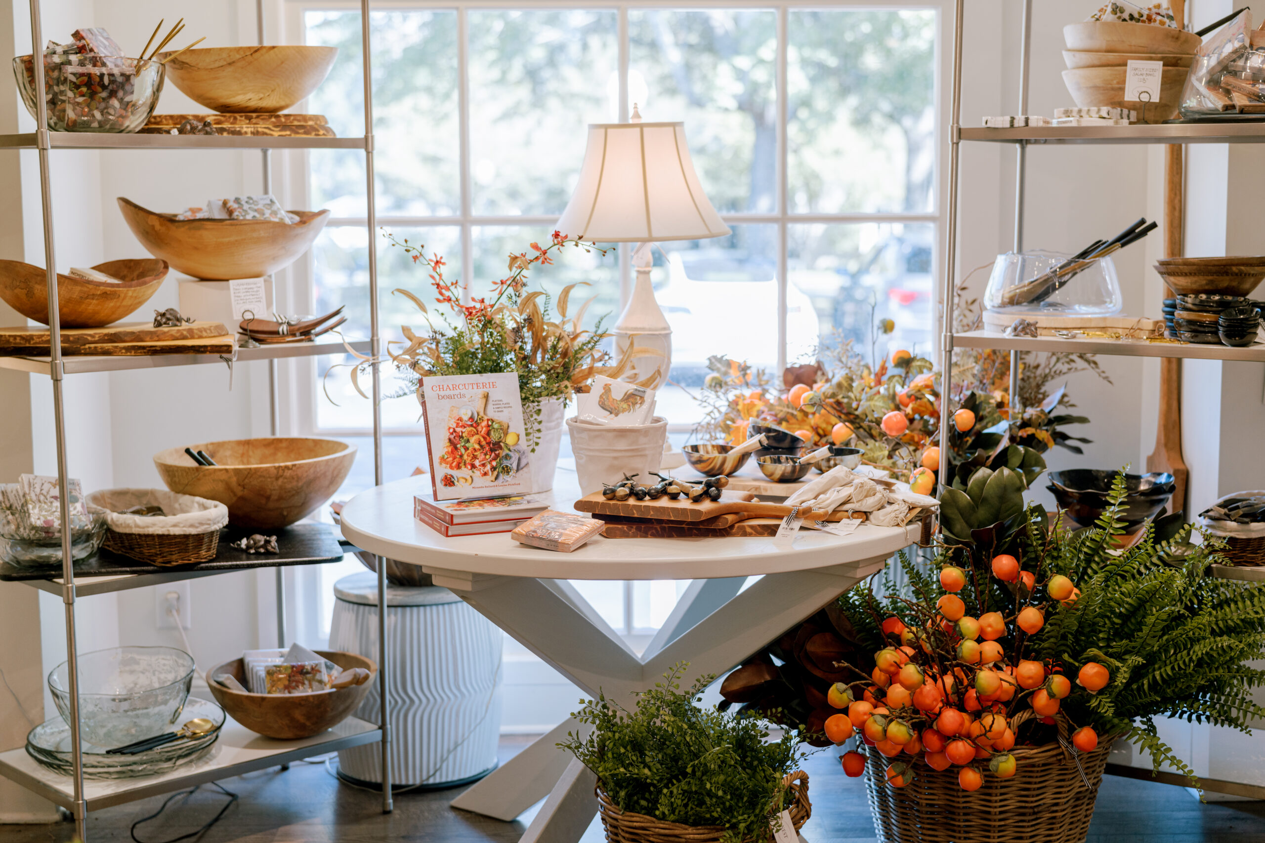 As summer soirees turn into fall fiestas, now is the perfect time to swing by Nest for all your entertaining needs, PLUS furniture, tabletop, and interior inspiration! Stock up on melamine dishes, festive glassware, flameless candles (#mood), autumnal flora, cocktail shakers, and more! 