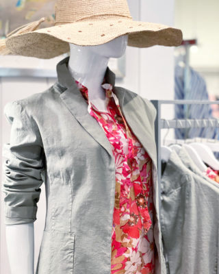 One of our favorite pieces from Frank & Eileen is their linen blazer; it's a great (and easy!) way to look polished in the summer months while still being able to breathe and move. It's beautiful in any color, but we're quite partial to the sage. ​​​​​​​​ ​​​​​​​​ ​​​​​​​​ #dovecote #dovecotestyle #accessories #accessorize #style #fashion #withatwist #unique #inimitable #frankandeileen #relaischateaux #luxury #linen #chic #stylish #stylist #styleit #classic #timeless #modern #fun #funwithfashion #fearrington #fearringtonnc #fearringtonvillage @fearrington_house @frankandeileen @relaischateaux